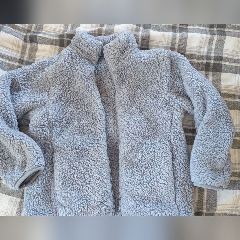 Uniqlo fuzzy warm zip up